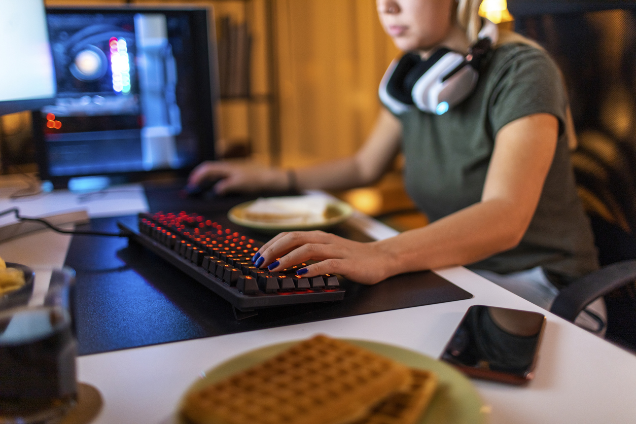 woman playing esport video games