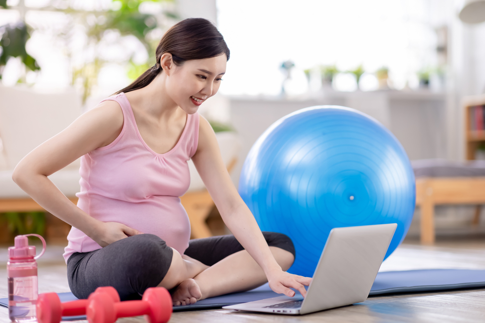 4 benefits of using virtual PT when living with hip pain during pregnancy