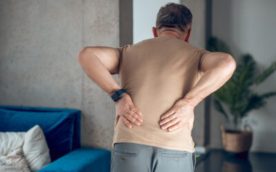 3 tips to help elderly people manage back pain